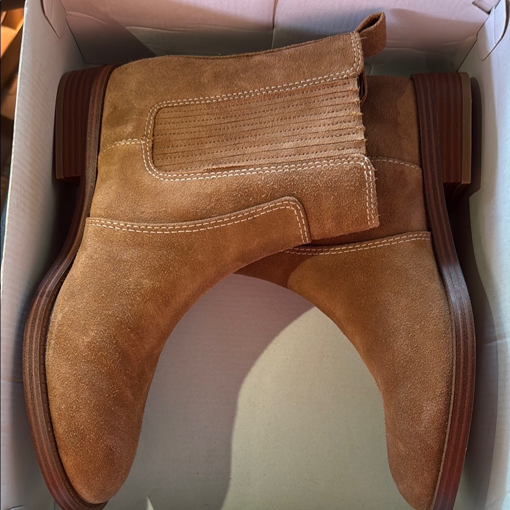 MICHAEL Michael Kors Tan Ankle Boots Classic Chelsea Design